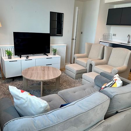 Lovely 1 Bed Apartment - Old Trafford Manchester Bagian luar foto