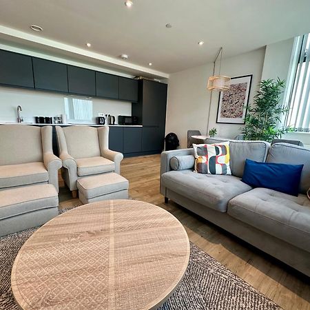 Lovely 1 Bed Apartment - Old Trafford Manchester Bagian luar foto